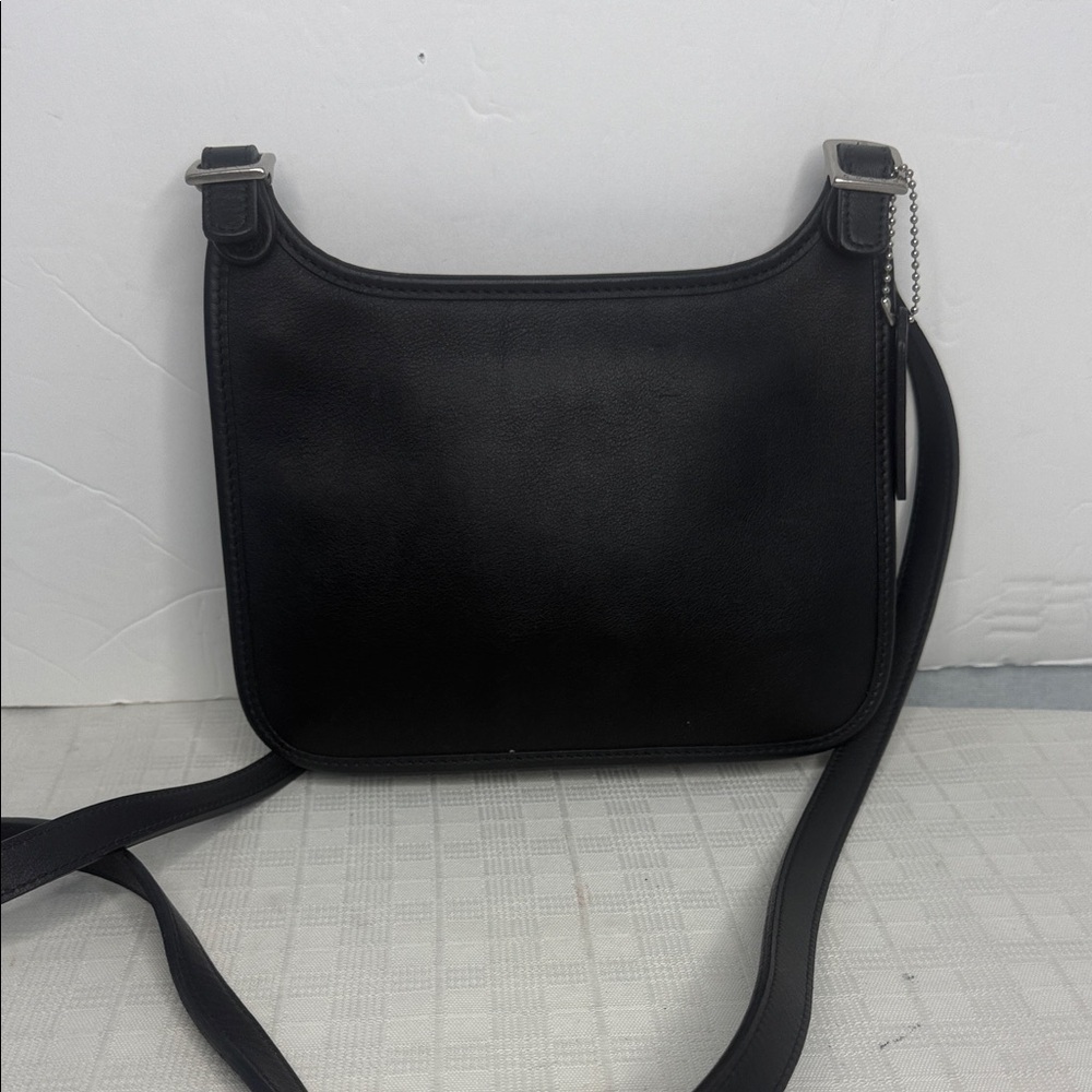 Vintage COACH black Leather Swingaway #9142